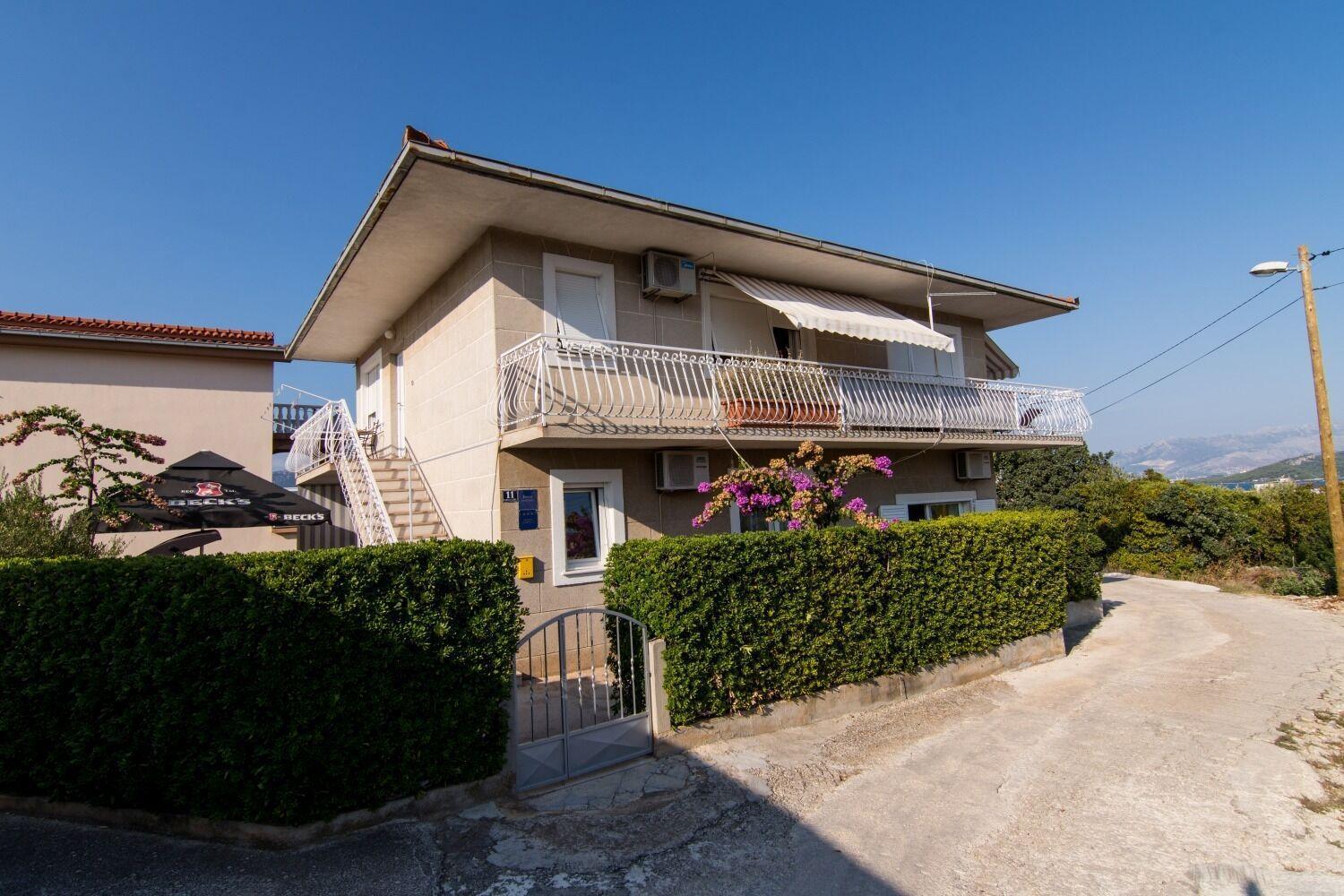 Apartments Ivica - Garden Terrace 슬라티네 외부 사진