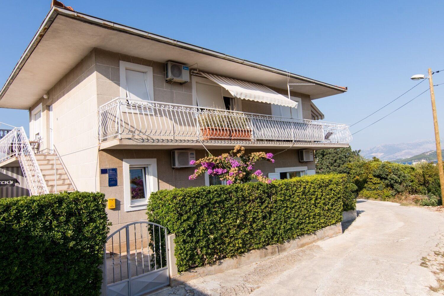 Apartments Ivica - Garden Terrace 슬라티네 외부 사진